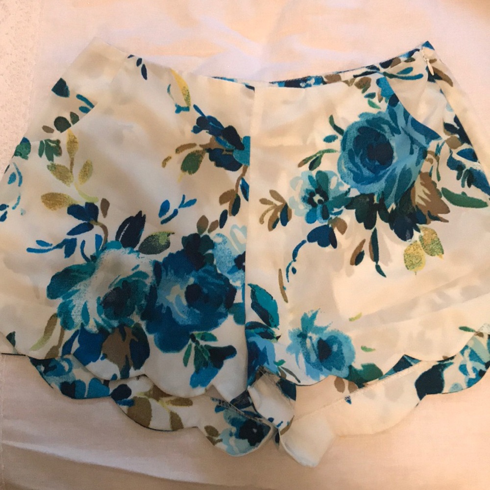 Scalloped floral shorts